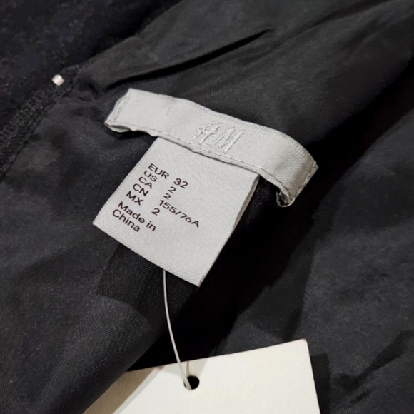 H&M ✦ Black Animal Print Dress 2 ✦ Cutout Back Lined Structured Sleek Stretch 2 - Picture 8 of 16